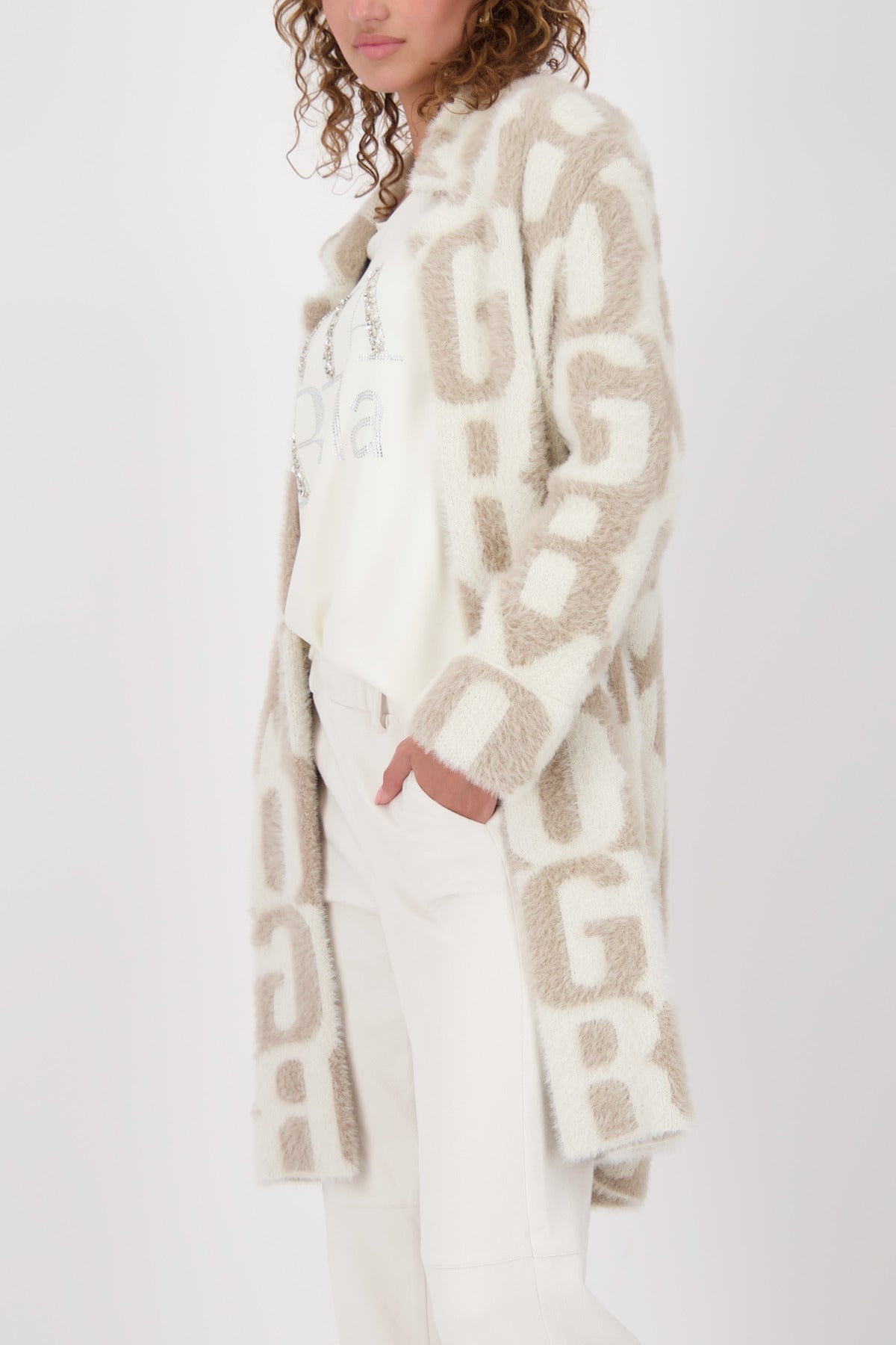 Strickjacke - Schriftmuster