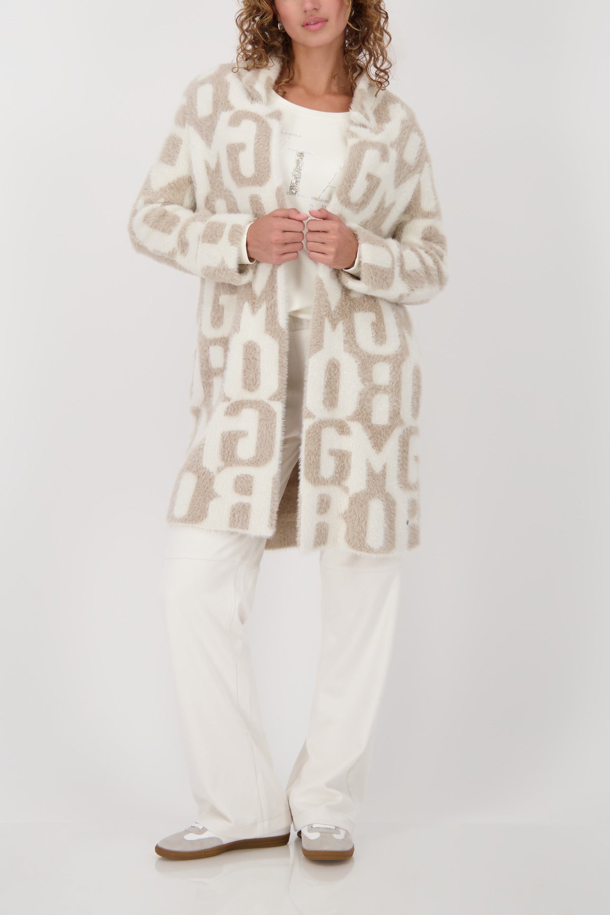 Strickjacke - Schriftmuster