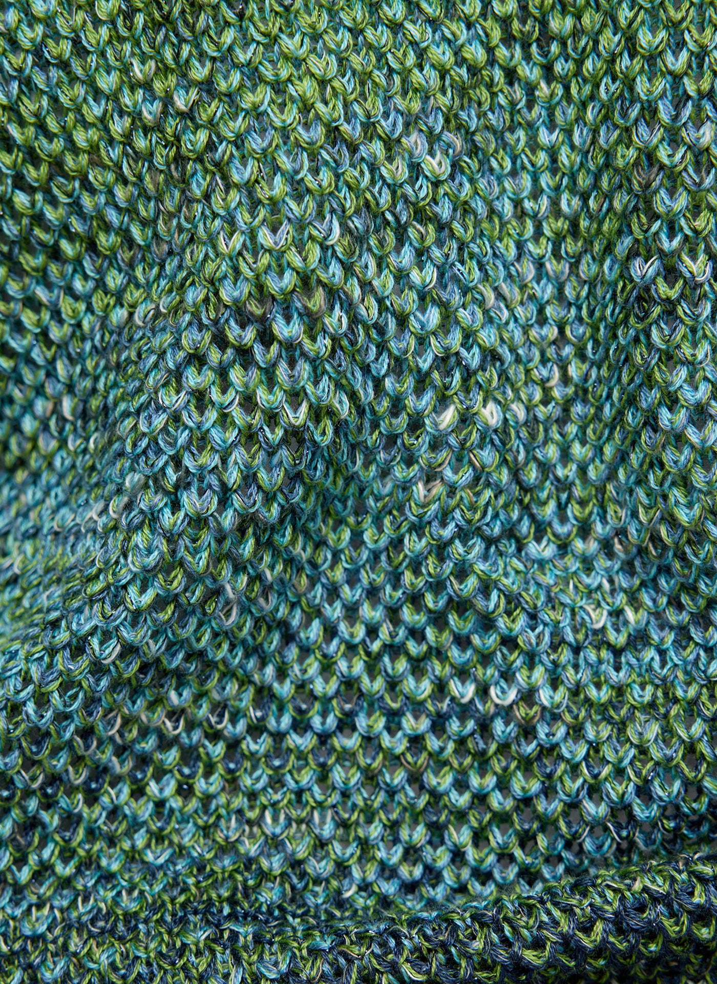 Pullover - Mountain Lake