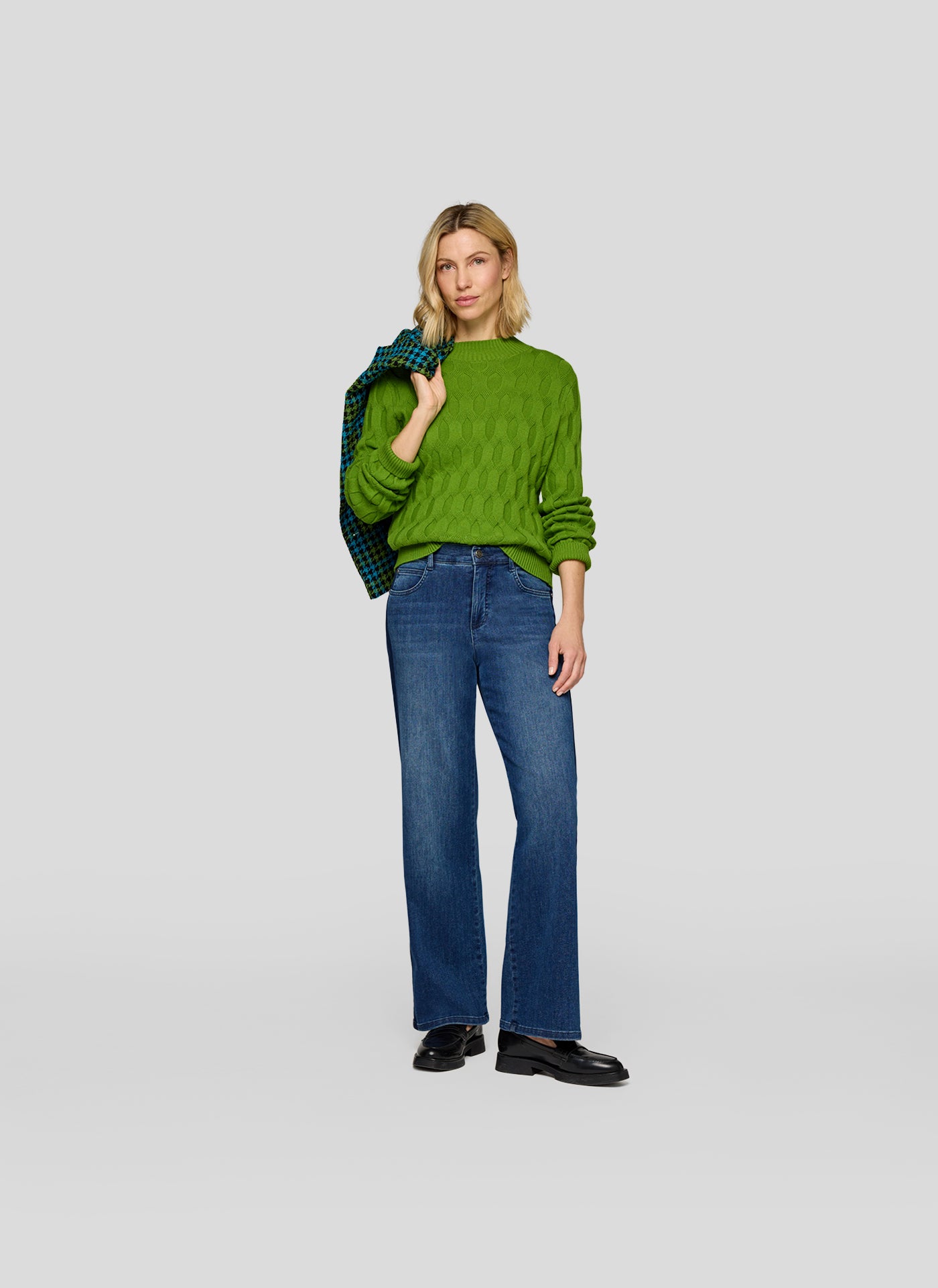 Pullover - Mountain Lake