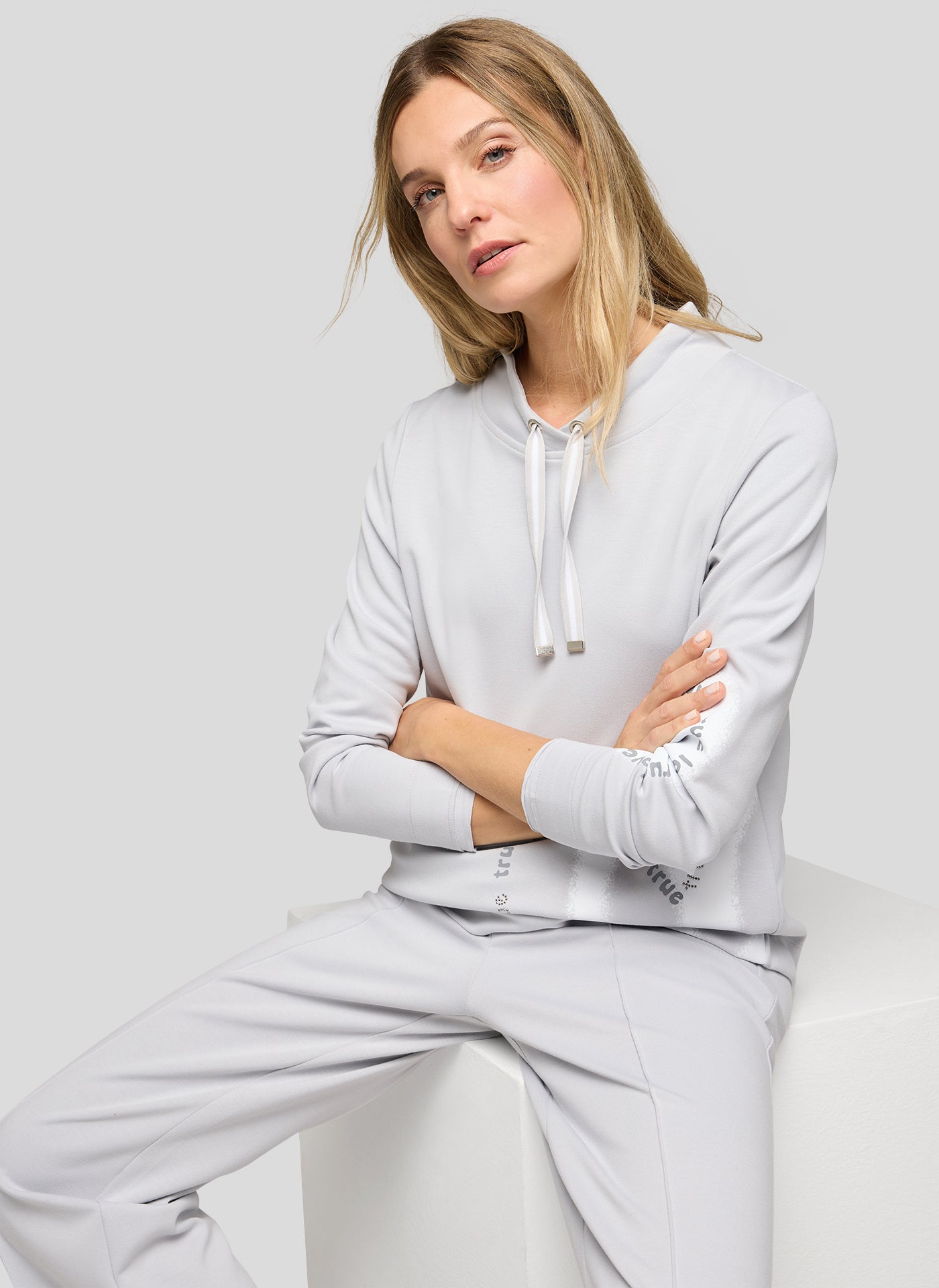 Sweatshirt - New Romance