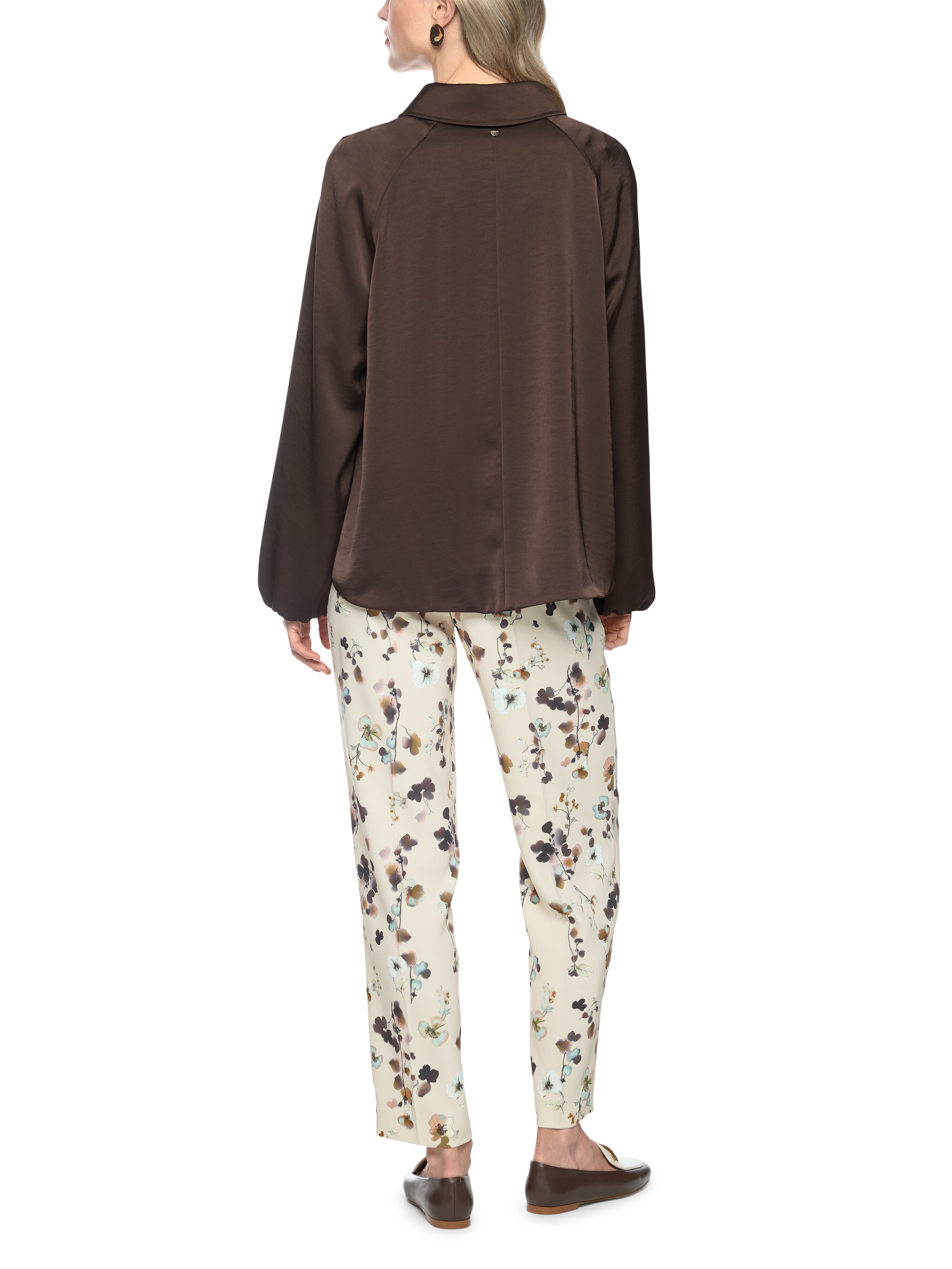 Schwingende Jacke aus Glanzmaterial