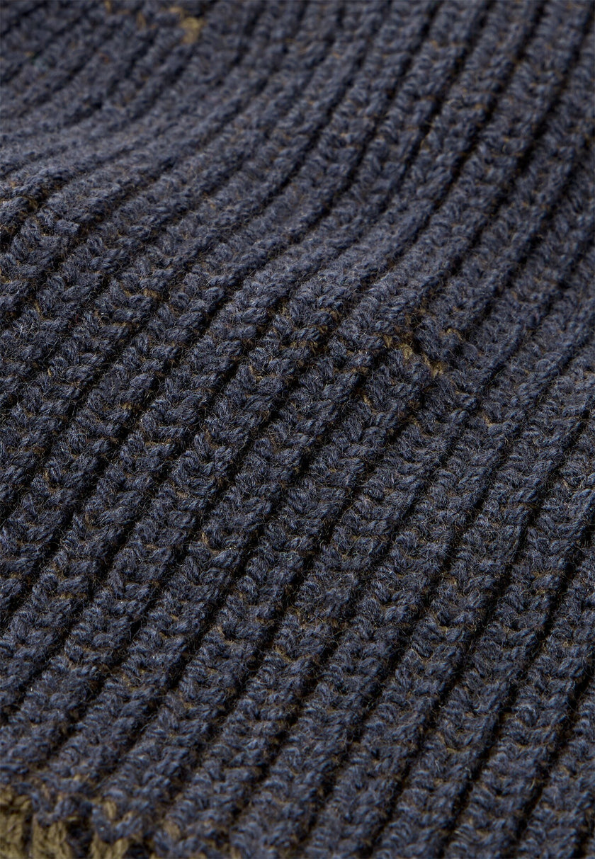 Strickmütze -Schriftzug