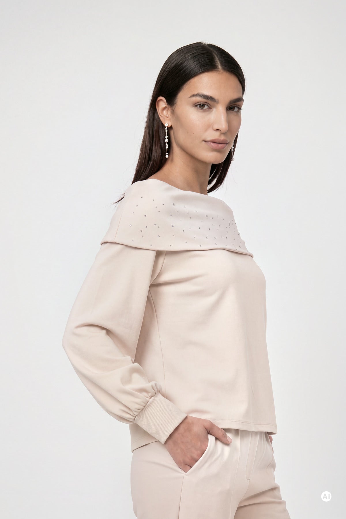 ONLINE EXKLUSIV - Sweatshirt mit Carmen-Ausschnitt und Strass